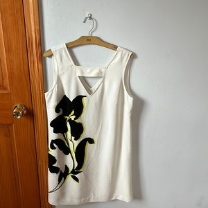 Off white short dress with flower